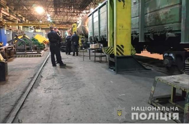 На Харьковщине железнодорожного слесаря насмерть задавило вагоном (фото)