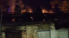 Во время пожара на складах в Харькове пострадал бездомный (фото)