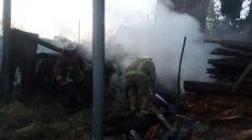 На Харьковщине селянин остался без запаса сена и дров (фото)