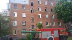 Пожарные эвакуировали жильцов из горящего в Индустриальном районе дома (фото)