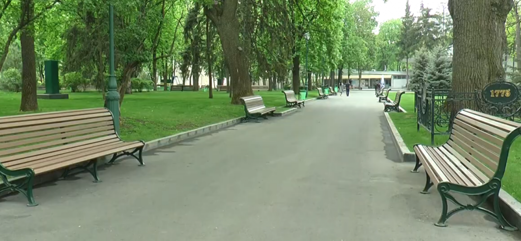 Прогулятися парком чи відвідати салон краси: як у Харкові послаблять карантин (відео)