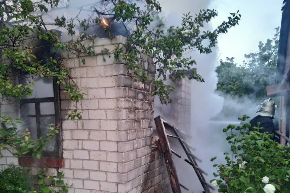 На Харьковщине спасли на пожаре двух человек