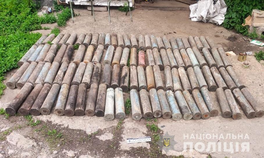 Житель Харьковщины собрал «коллекцию» ржавых снарядов периода Второй мировой