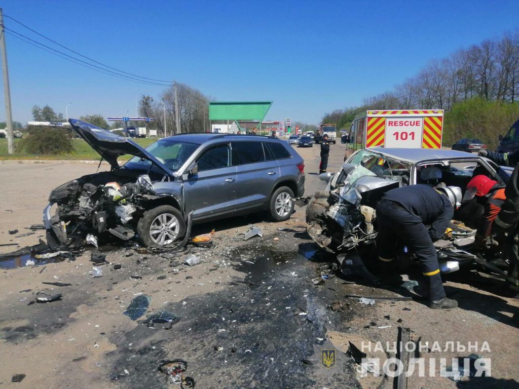 В Харькове в ДТП погиб водитель, который выехал на «встречку» (фото)