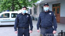 Полицейские в Харькове спасли на пожаре пожилую чету пенсионеров (фото)