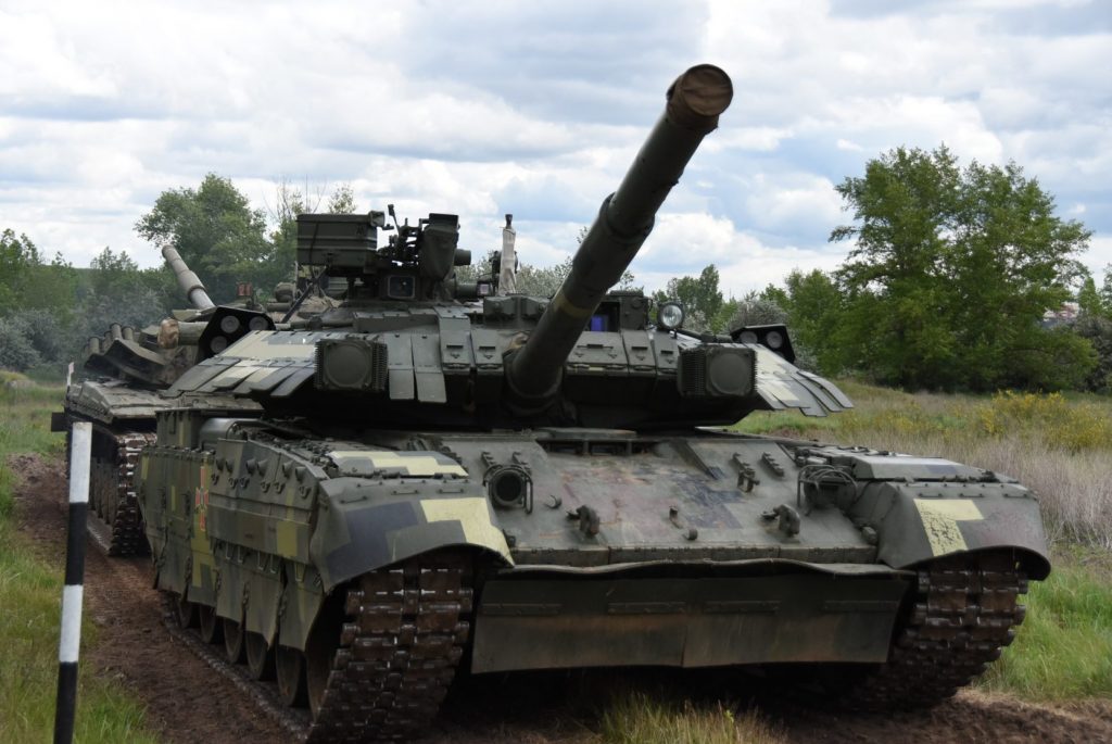 Харьковские курсанты — танкисты перешли на новые танки (видео, фото)