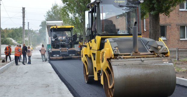 Более 100 тысяч квадратных метров внутриквартальных дорог и тротуаров отремонтируют в Харькове