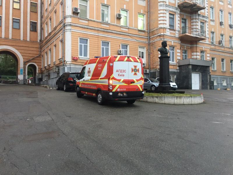 В Киеве подожгли элитную больницу, где лечатся больные COVID-19