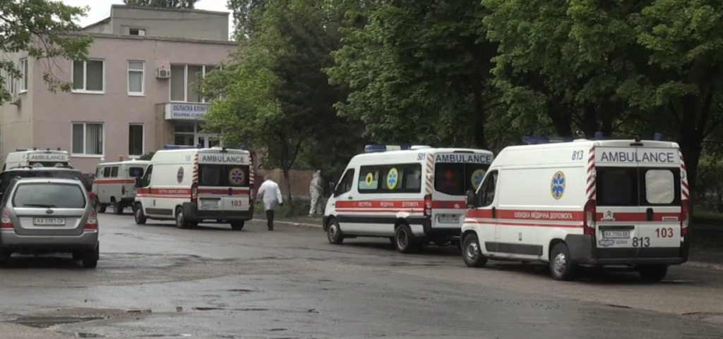 До Харківського шпиталю та опорних лікарень області привезли захисні костюми (відео)