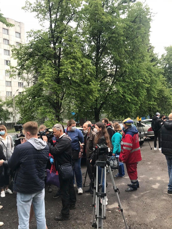 Харківські медики екстреної допомоги протестували через те, що не всі отримали надбавки та засоби індивідуального захисту (відео, фото)
