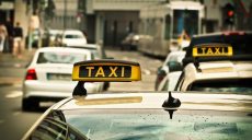 Такси разрешено двигаться полосами для общественного транспорта