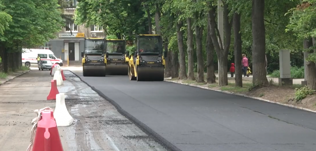 Комунальники розповіли, які дороги відремонтують у Харкові найближчим часом (відео)
