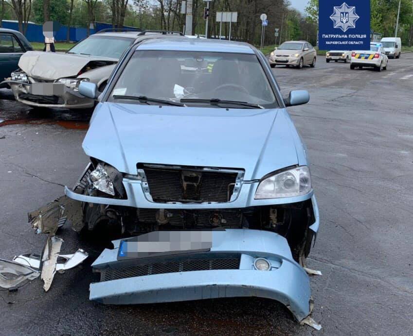 Автомобиль Chery врезался в Opel на Московском проспекте (фото)