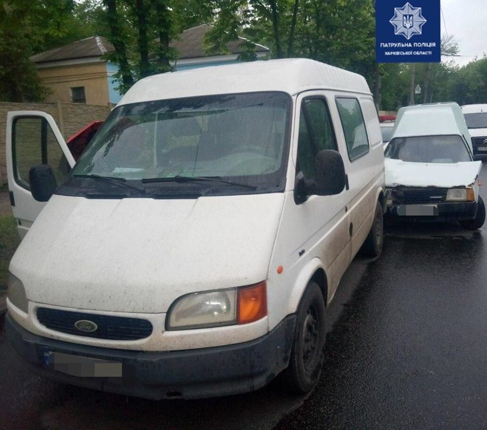 В Харькове пьяный водитель врезался в автомобиль Ford (фото)
