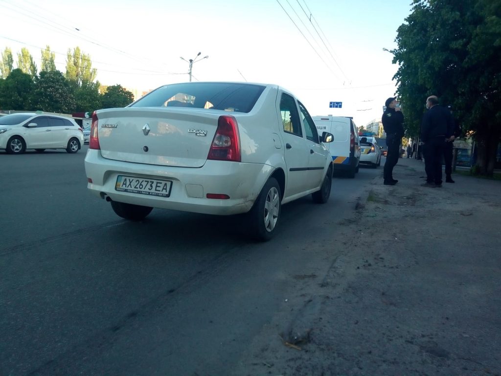 В Харькове на пешеходном переходе сбили ребенка (фото, видео)