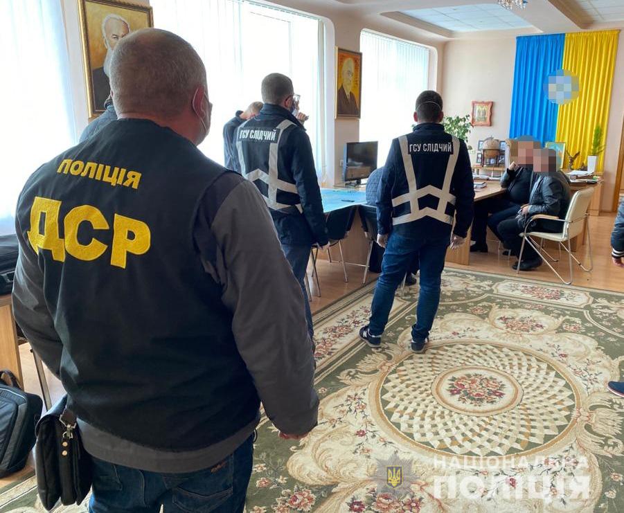 Ректора и проректора одного из ВУЗов Харьковской области поймали на взятке