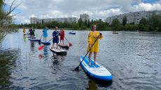 У Харкові моделі в вишиванках дефілювали по воді (фото, відео)