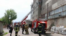 В Харькове горело предприятие по производству матрасов (фото)