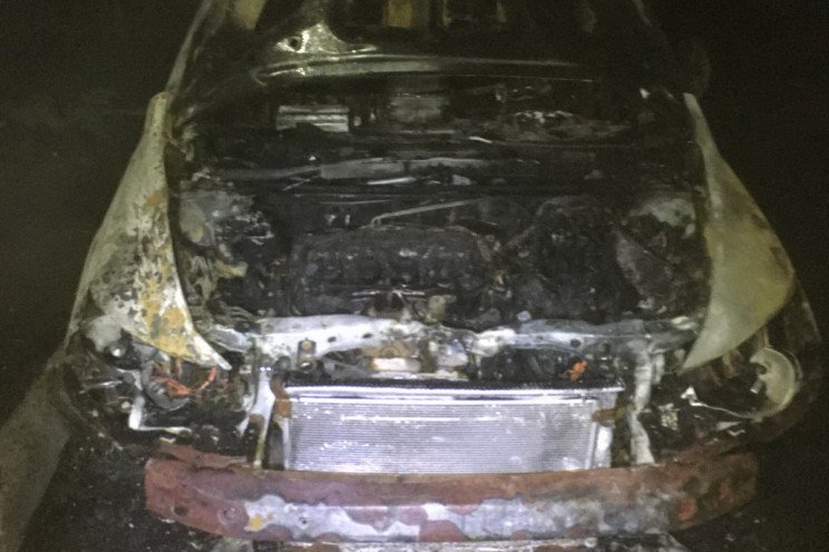 Две легковушки сгорели ночью в Харькове