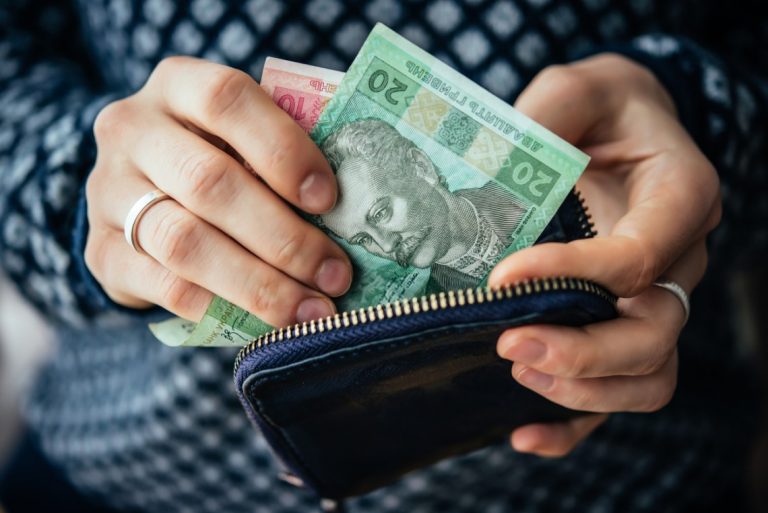 Чому українці опиняються у боргах? Харківщина – на другому місці в Україні