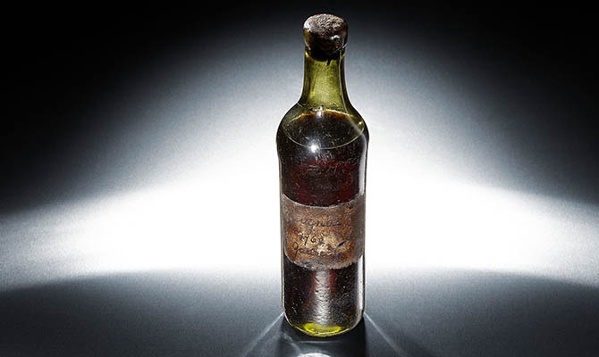 На аукционе Sotheby’s бутылку коньяка продали за 118 тыс. фунтов стерлингов