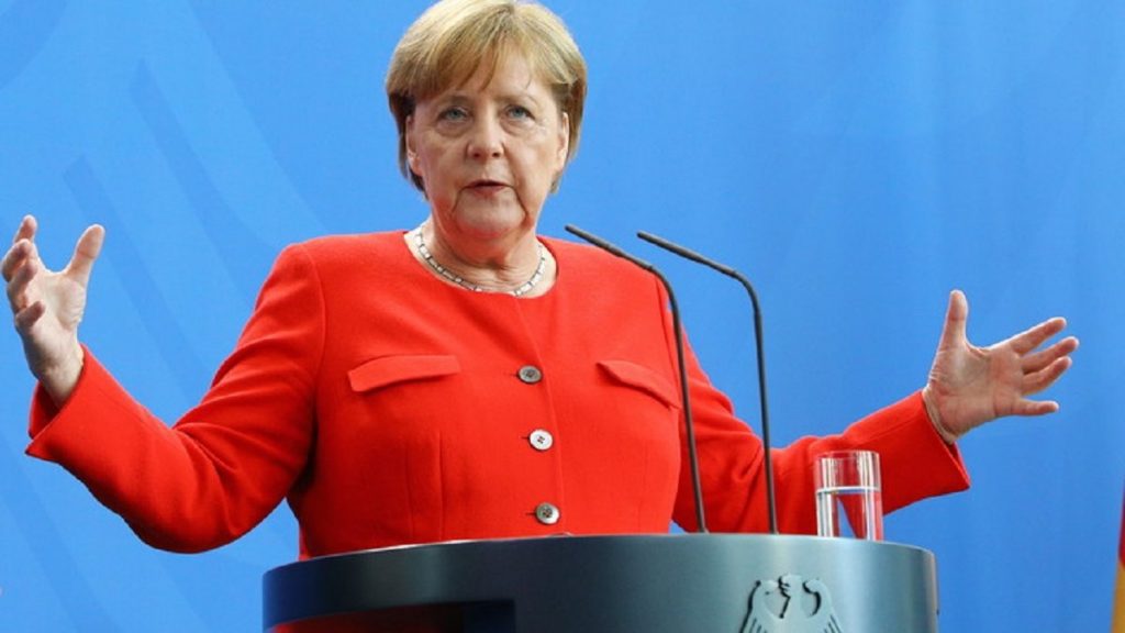 Овации в честь Ангелы Меркель: немецкого канцлера проводили стоя (видео)