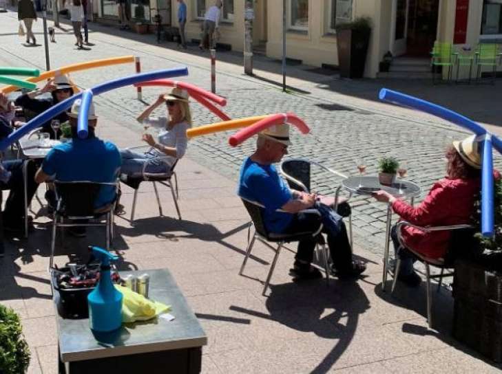 У Німеччині акванудли допомагають людям дотримуватися соціальної дистанції