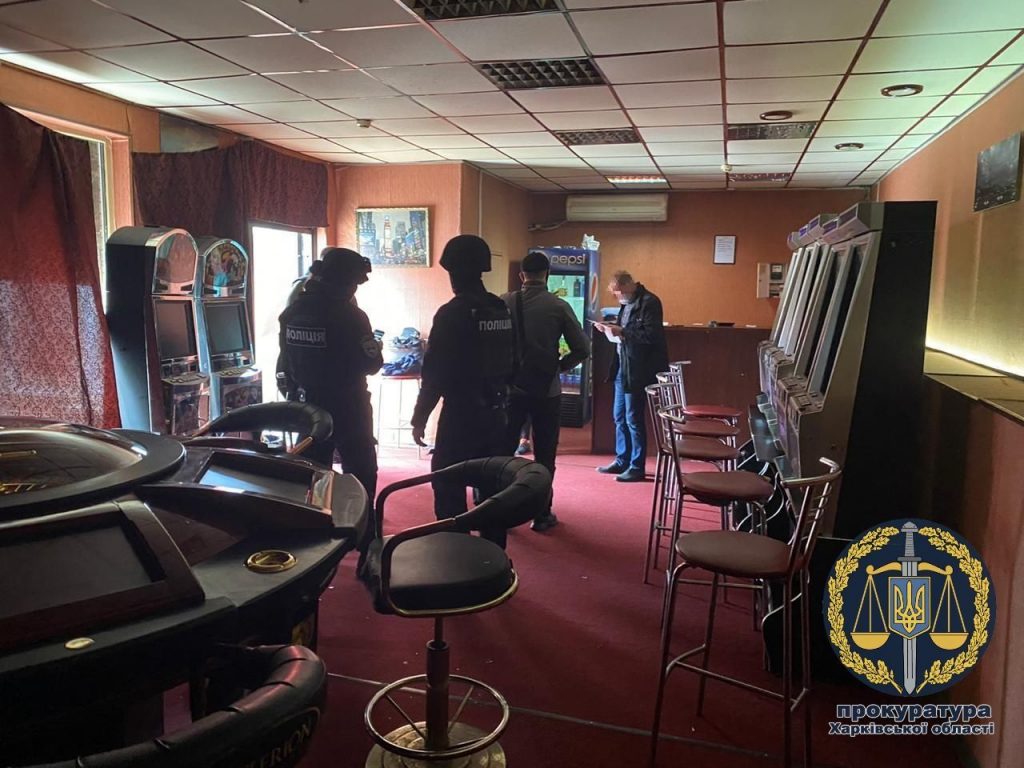 У Харкові затримано групу осіб, причетних до незаконного грального бізнесу (фото, відео)