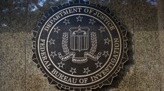 ФБР обвинило Китай в попытке кражи результатов исследований коронавируса