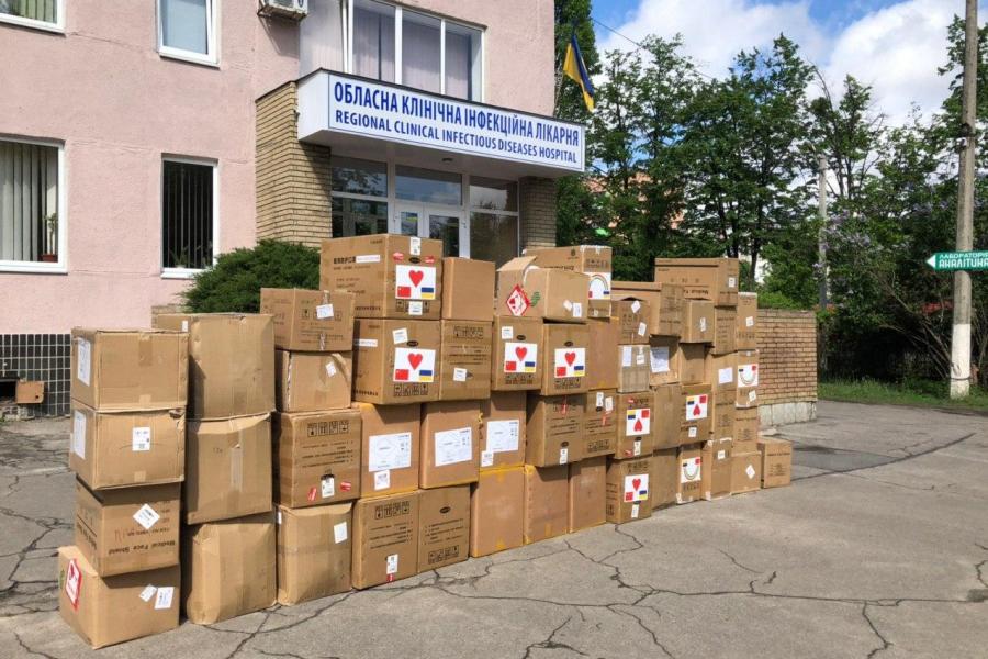 Медицинский груз от Офиса президента распределят между харьковскими больницами, лабцентром и «скорыми»