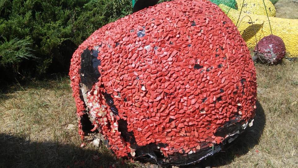 В Харьковском горсовете решили купить бетонные ягоды