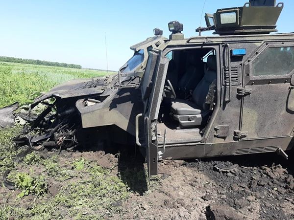 Операция на Донбассе: бронеавтомобиль Нацгвардии «Спартан» подорвался на мине (фото)
