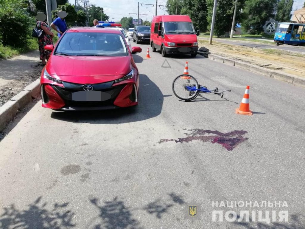 В Харькове сбили двух велосипедистов. Один находится в больнице, второй — умер (фото)