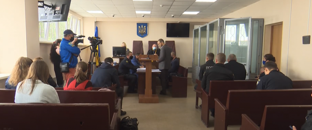 Суд над «продавцями» високих посад на Харківщини: один відмовчується, інший — погрожує повіситись (відео)