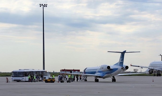 Первый пассажирский самолет прибыл в Харьков после карантина