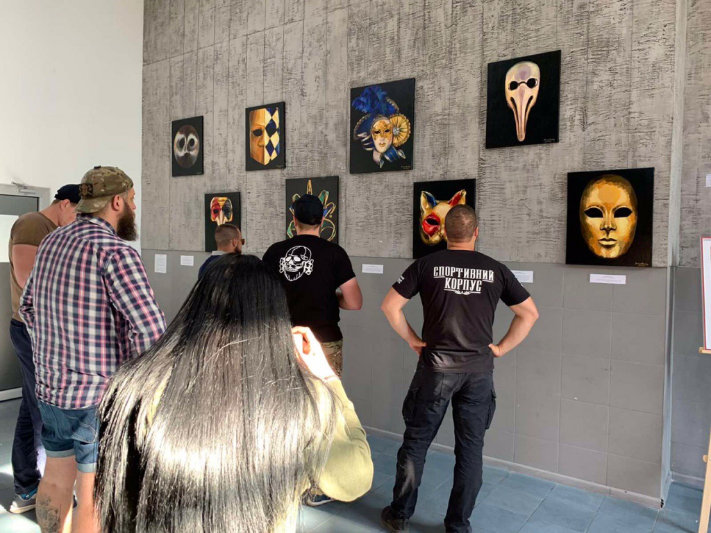«Карантинопис або мистецтво в масці» — у Харкові відкрили потрійну виставку (фото)
