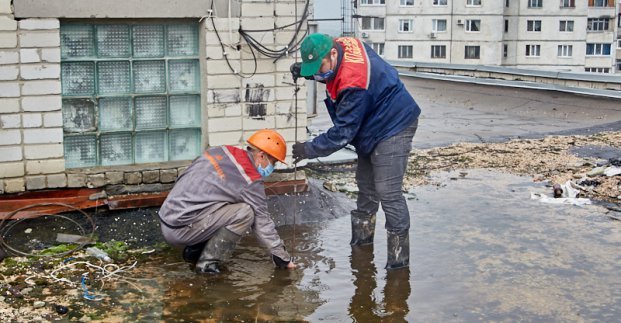 Харьковчан просят не бросать мусор в канализацию