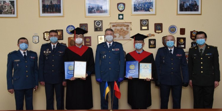 В Харькове выпустили китайских летчиков