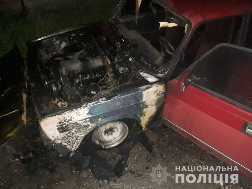 В Харькове ночью горели авто: полиция подозревает поджог (фото)