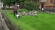 В Киевском районе благоустраивают придомовые территории