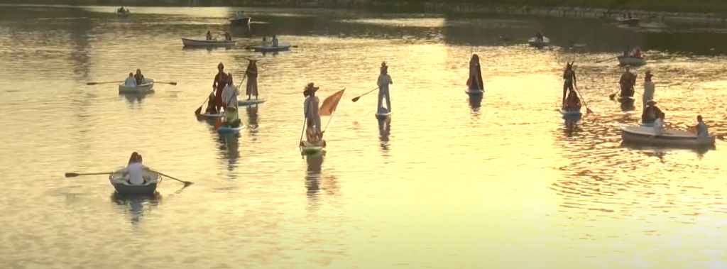 У сквері «Стрілка» відбувся етноперформанс на воді (відео)