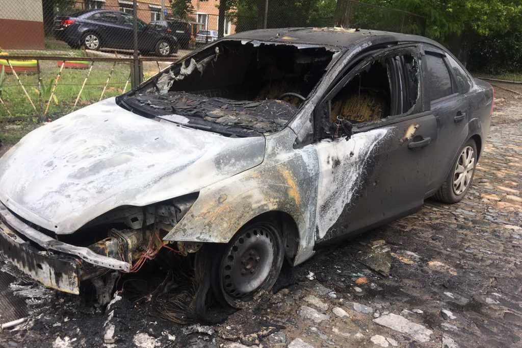 В Харькове сразу после остановки загорелся мотор Ford (фото)