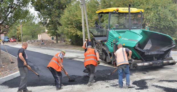 В Харькове, на Новой Баварии ремонтируют внутриквартальные дороги