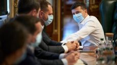 Зеленский распорядился ускорить страховые выплаты медикам, пострадавшим от COVID-19