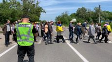 Жители поселка Борки провели акцию протеста на трассе