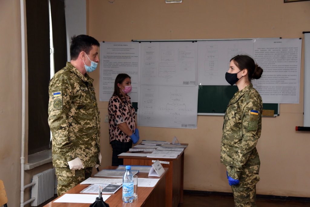 Харьковские курсанты-летчики защищают дипломы на английском