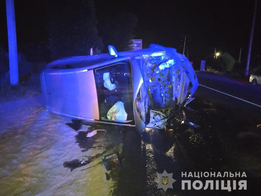Под Харьковом перевернулся автомобиль под управлением 18-летней девушки (фото)