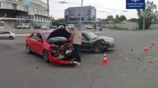 В Харькове столкнулись Chevrolet и ВАЗ 2114, оба водителя госпитализированы (фото)