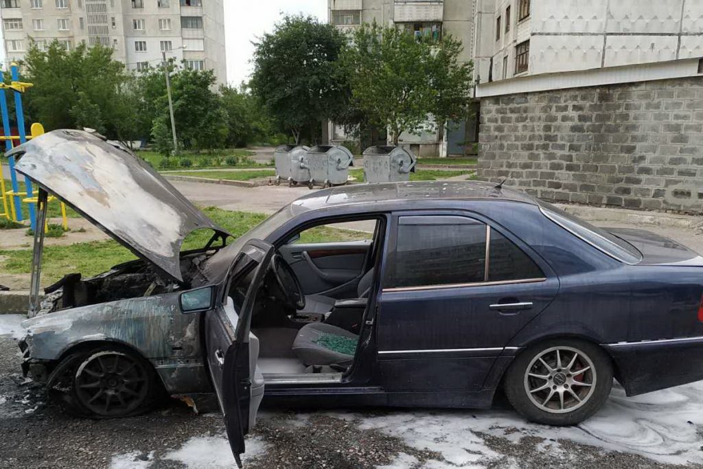 В Харькове ночью горели автомобили (фото)