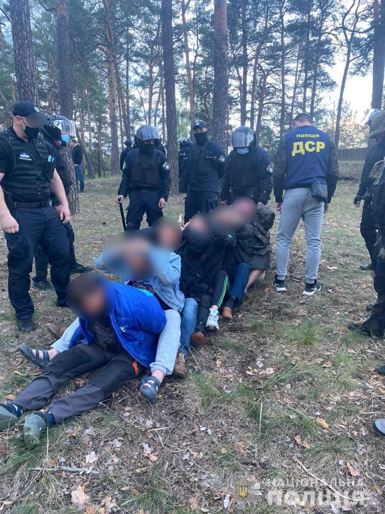 На Харьковщине полиция задержала группу вооруженных «поселенцев Слобожанской Сечи»